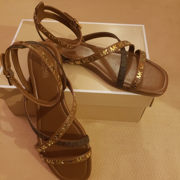 Brand New Michael Kors Tasha Sandals - Picture 5 of 7